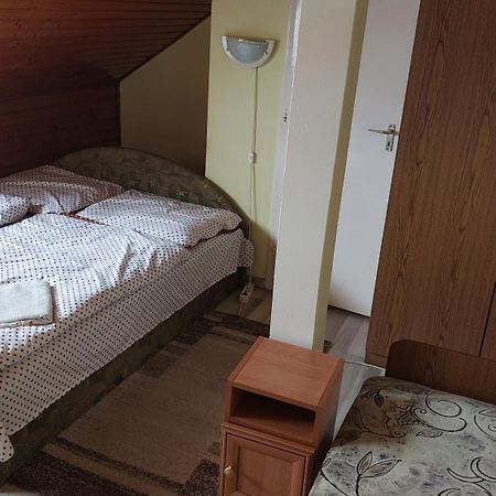 Napsugar Panzio Hotell Vác Eksteriør bilde
