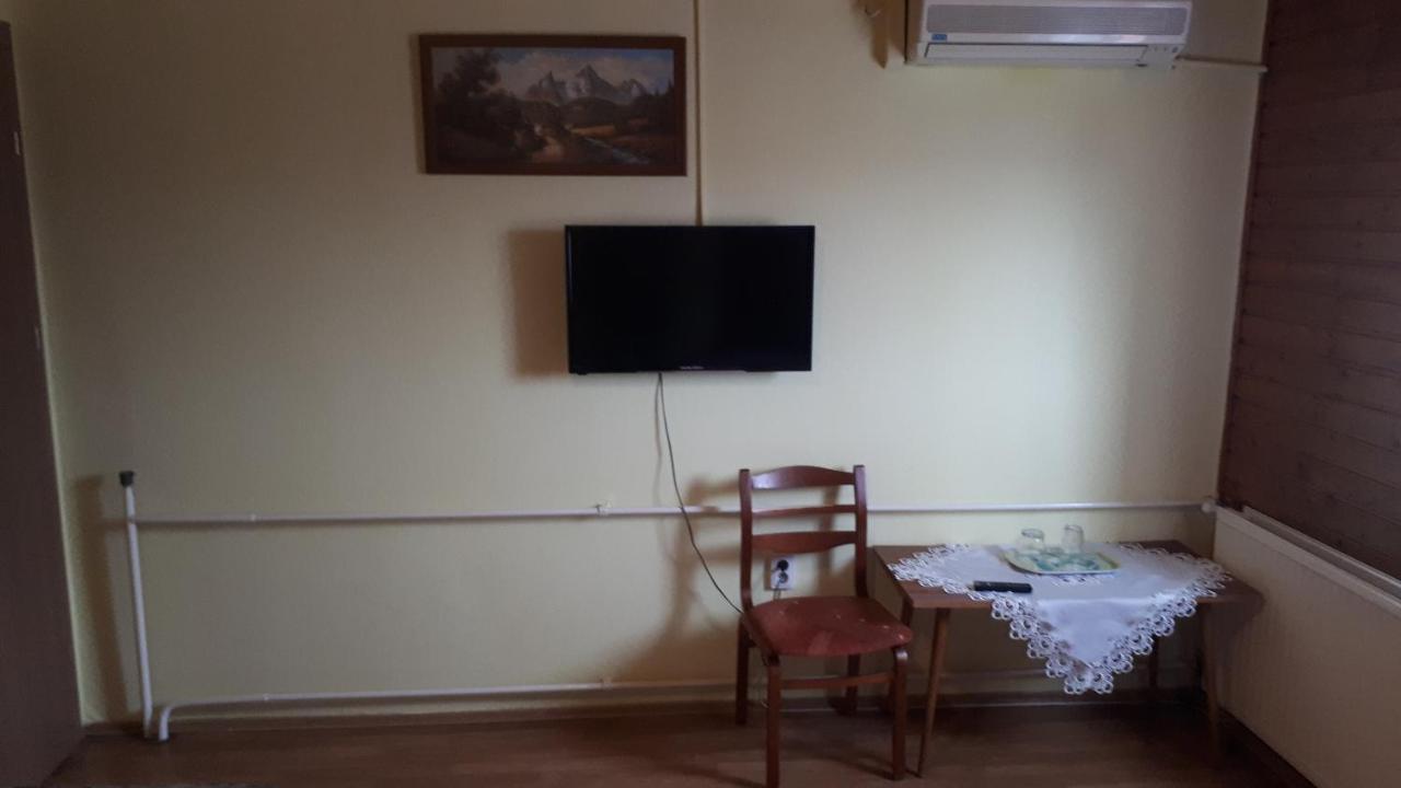 Napsugar Panzio Hotell Vác Eksteriør bilde