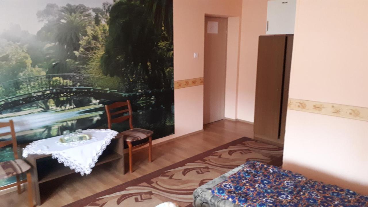Napsugar Panzio Hotell Vác Eksteriør bilde