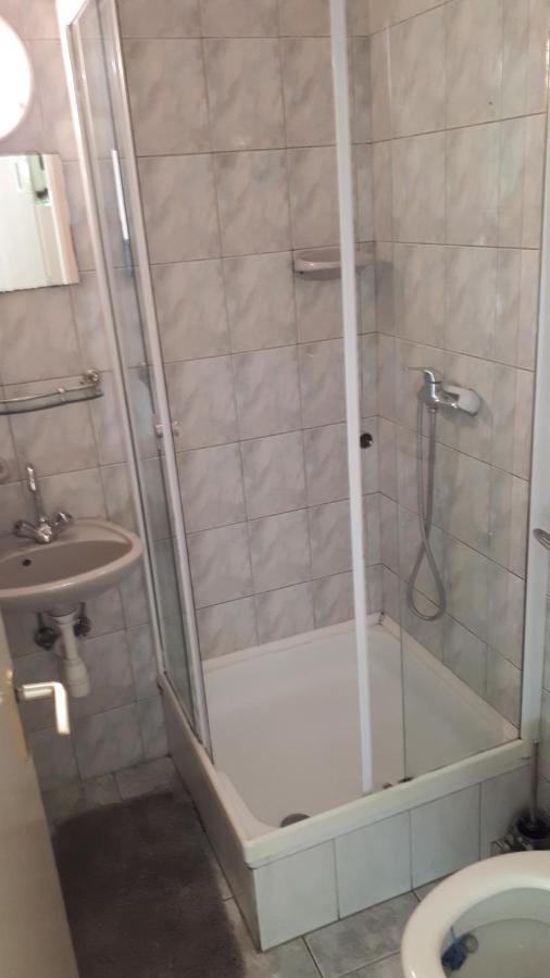 Napsugar Panzio Hotell Vác Eksteriør bilde