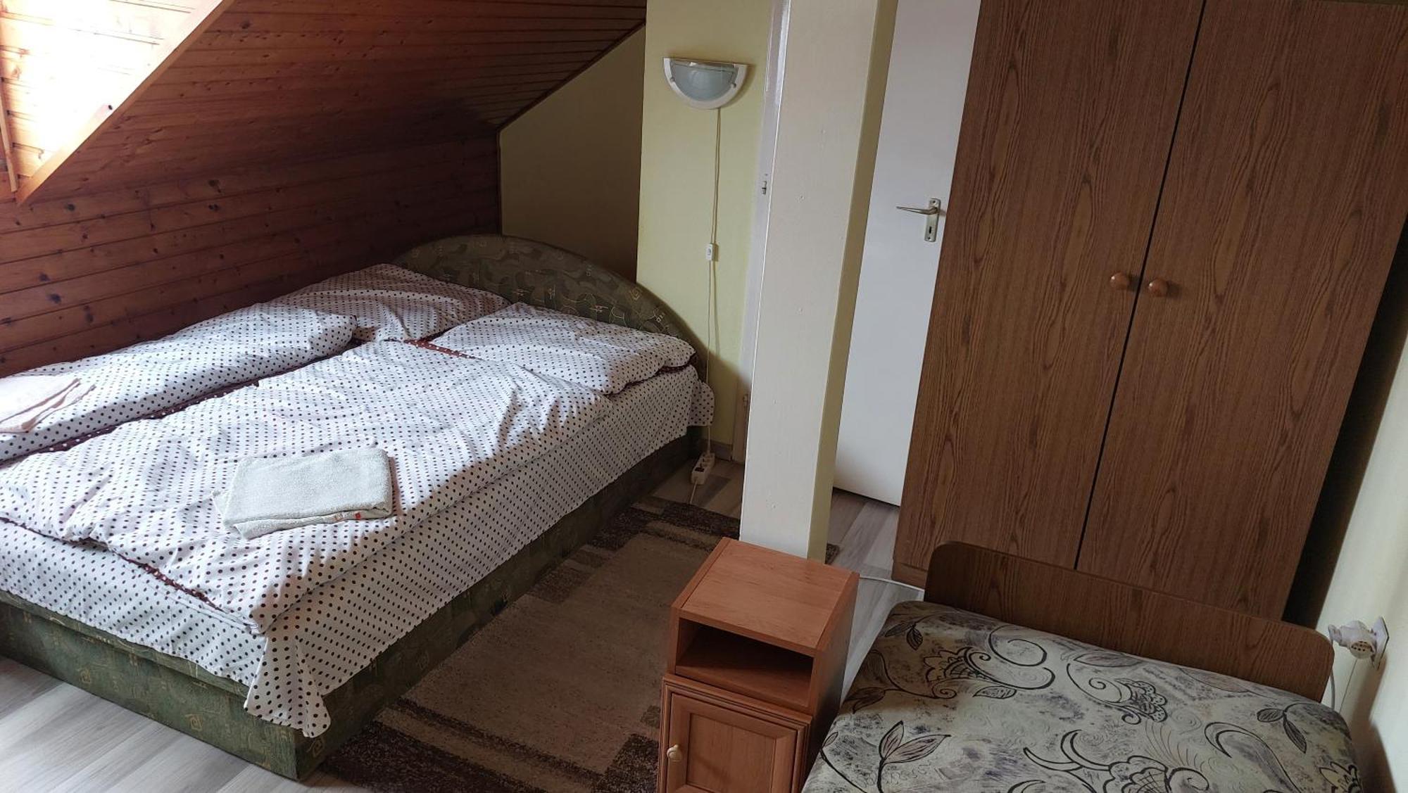 Napsugar Panzio Hotell Vác Eksteriør bilde
