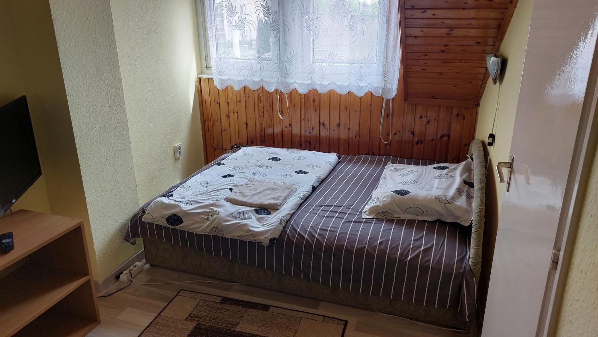 Napsugar Panzio Hotell Vác Eksteriør bilde